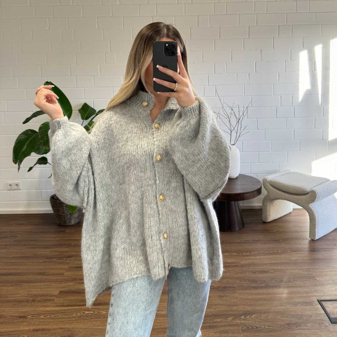 Oversized Cardigan Aura